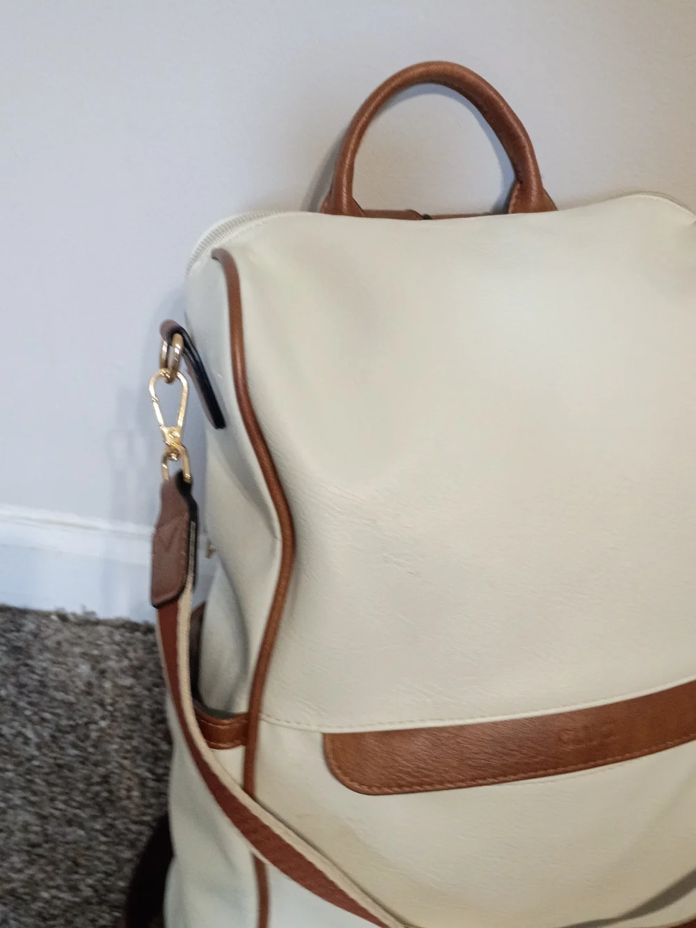 Cluci  White and Brown Leather Backpack Tote